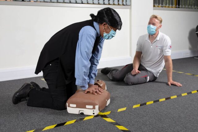 Selecting the Right CPR and First Aid Training Program